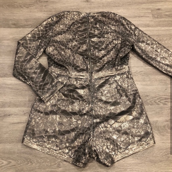 Saylor Misha Sequinned Romper shorts gold - Picture 2 of 3